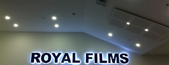 Royal Films Multicine San Martin is one of Louさんのお気に入りスポット.
