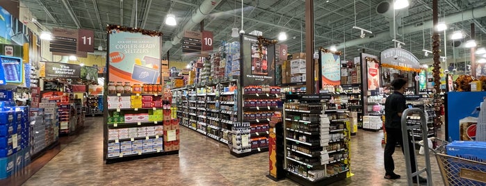 Total Wine & More is one of Locais curtidos por Jonathan.
