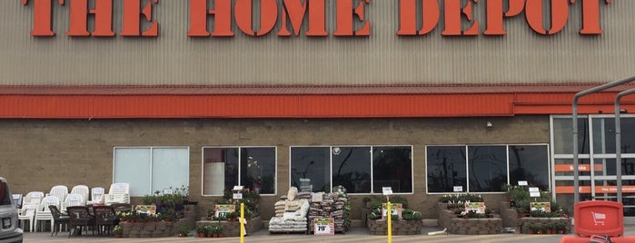 The Home Depot is one of Lieux qui ont plu à Alfredo.
