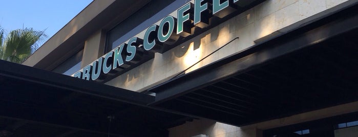 Starbucks is one of Edgarさんのお気に入りスポット.