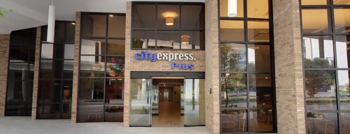 City Express Plus is one of Orte, die Ricardo gefallen.