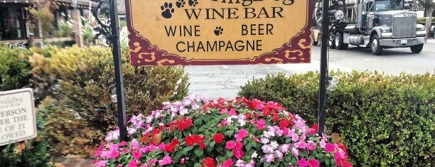 Wandering Dog Wine Bar is one of Lugares guardados de Justin.