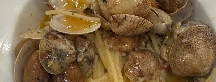 A' Figlia d' 'o Marenaro is one of Napoli - food.