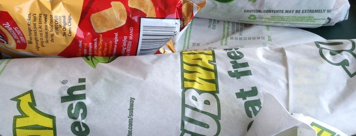 SUBWAY is one of Locais curtidos por Chris.