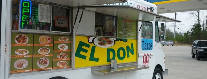 El Don Taco Bus is one of Sandra 님이 좋아한 장소.