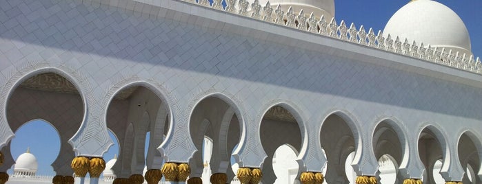 Sheikh Zayed Grand Mosque is one of Essential NYU: Abu Dhabi.