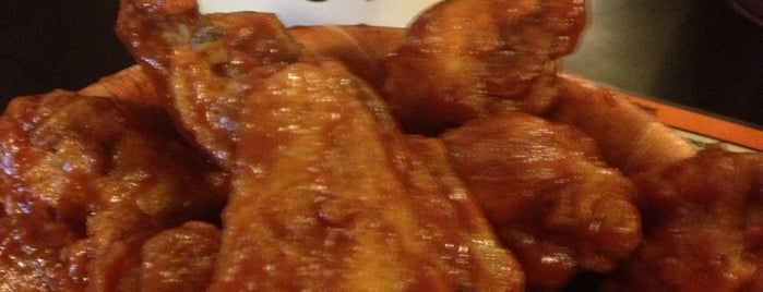 Duff's Famous Wings is one of Lugares favoritos de cheryl.