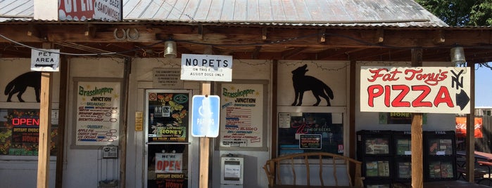 Grass Hopper Junction Mini Mart is one of Lugares favoritos de Gilda.