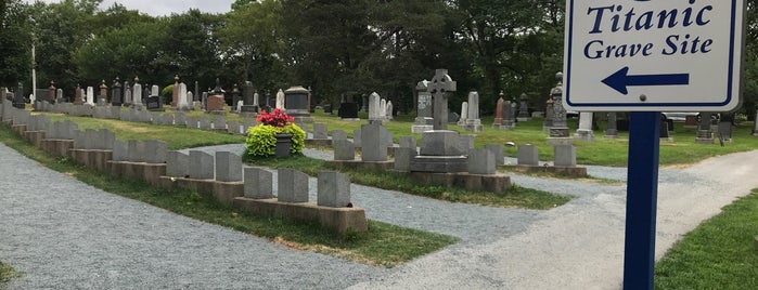 Titanic Graves (Fairview Lawn) is one of Lugares favoritos de Joe.