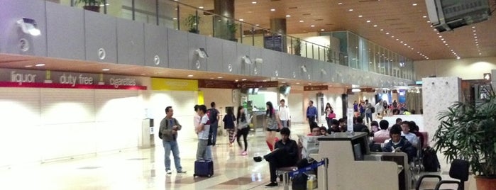 Kuching International Airport (KCH) is one of Valeria : понравившиеся места.