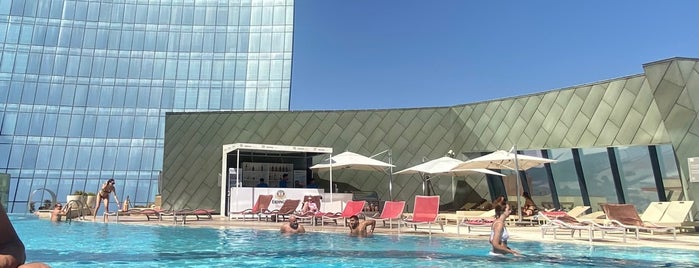 H2O Pool At Espa Fairmont Baku is one of Orte, die Michael gefallen.