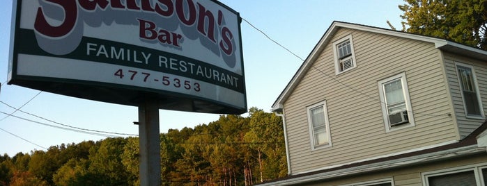 Samson's Bar & Family Restaurant is one of Lieux qui ont plu à Scott.