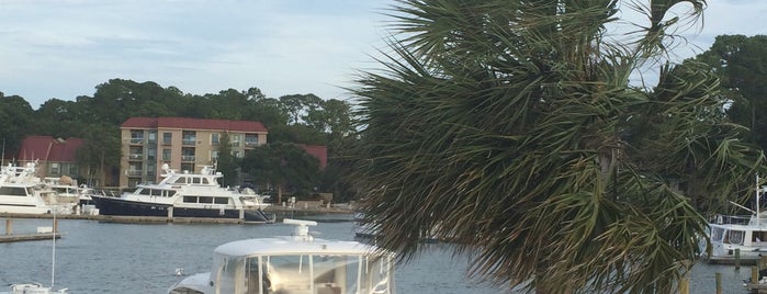 Topside Waterfront Restaurant is one of Hilton Head Food Places.