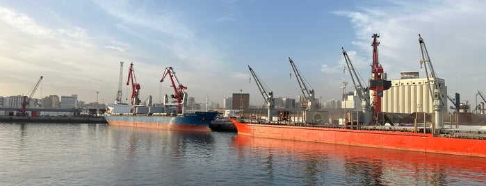 Port de Casablanca is one of Posti che sono piaciuti a Sarah AlMaiman.