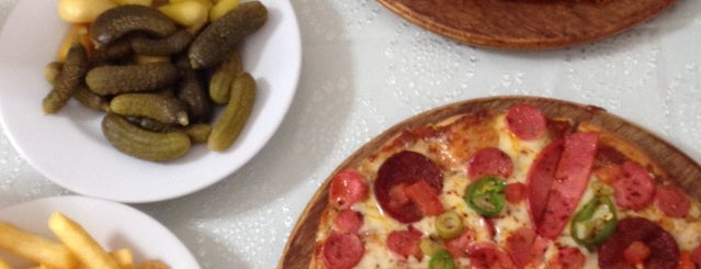 Cüneyt Pizza is one of Çağlaさんの保存済みスポット.