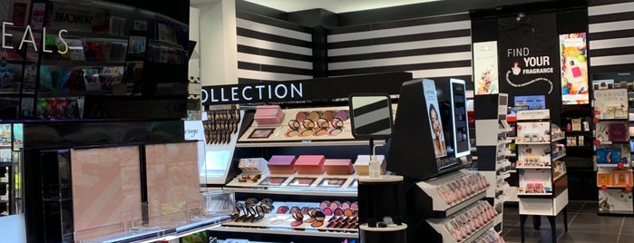 SEPHORA is one of Tempat yang Disukai K.