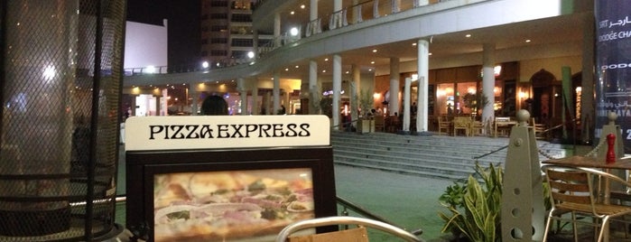 Pizza Express is one of Posti che sono piaciuti a Hajar.