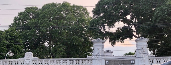 ท่าเรือผ่านฟ้าลีลาศ (Panfa Leelard Pier) W4 is one of สถานที่ที่ John ถูกใจ.