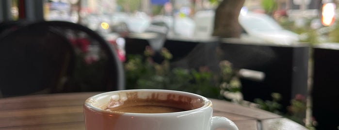 Caffè Nero is one of Emre : понравившиеся места.
