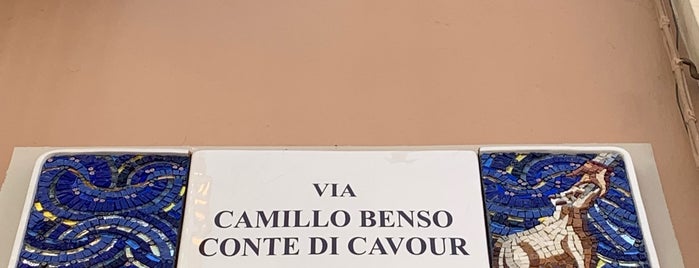Via Cavour is one of Posti preferiti.