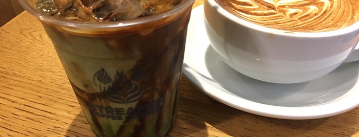 STREAMER COFFEE COMPANY Shinsaibashi is one of Locais curtidos por Jernej.