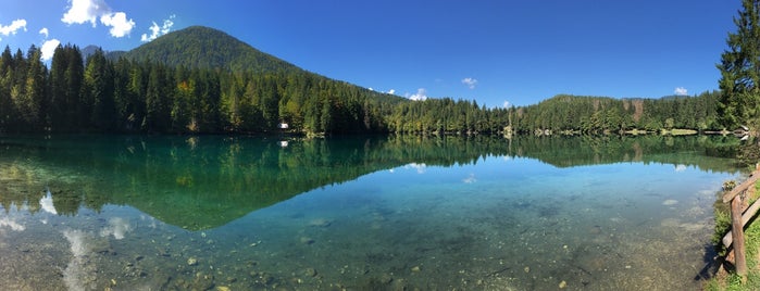 Lago di Fusine inferiore is one of Lugares favoritos de Jernej.