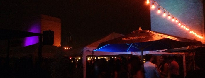 Colón 495 - Rooftop Club is one of สถานที่ที่ Magg ถูกใจ.