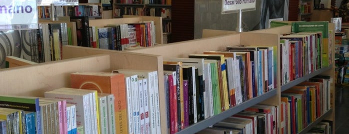 Librería Gandhi is one of Lugares favoritos de Fernando.
