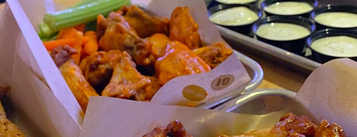 Buffalo Wild Wings is one of To Do.
