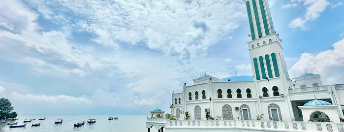 Masjid Terapung (Floating Mosque) is one of Penang.