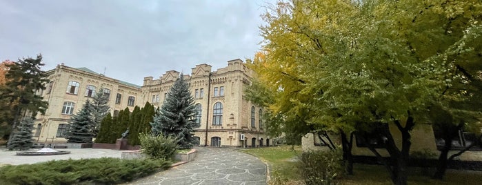 дворик за першим корпусом НТУУ "КПІ" is one of Парки.