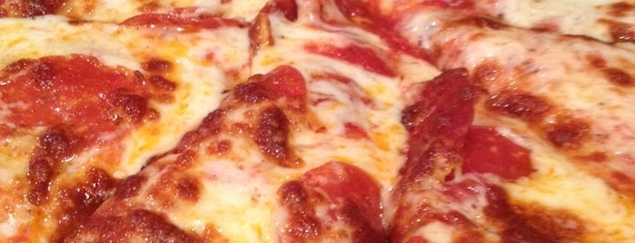 Barro's Pizza is one of สถานที่ที่ Cheearra ถูกใจ.