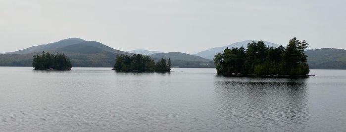 Moosehead Lake is one of Maine.