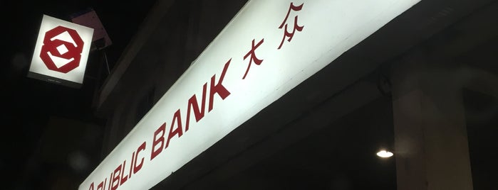 Public Bank is one of สถานที่ที่ Howard ถูกใจ.