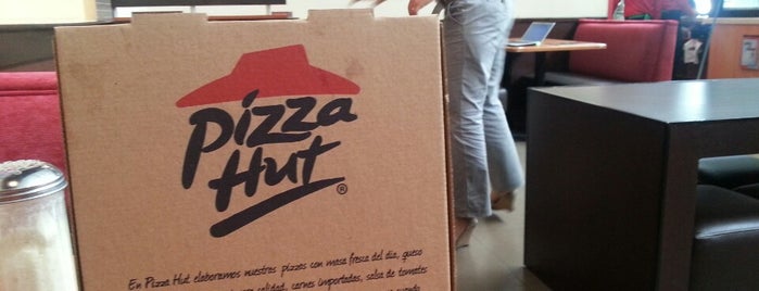Pizza Hut is one of Restaurantes Favoritos.