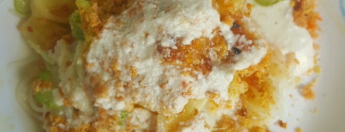 ขนมจีนข้างร้านข้าวแช่ป้าเอื้อน is one of เพชรบุรี หัวหิน ปราณบุรี.