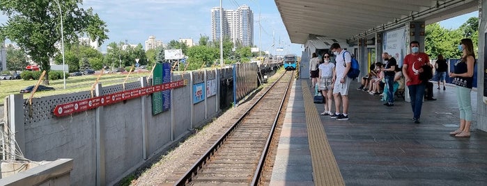 Darnytsia Station is one of Киевский метрополитен.