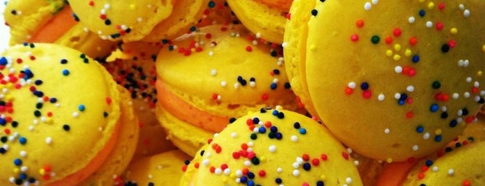Deluxe Cakes and Pastries is one of Posti che sono piaciuti a Jeiran.