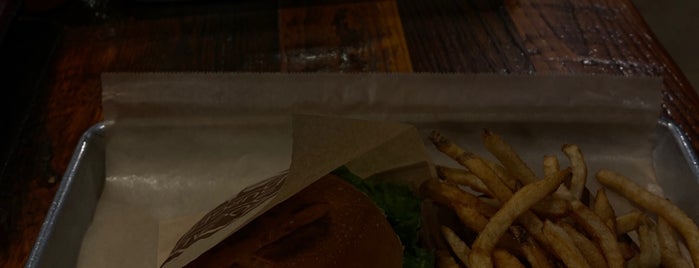Social Burger is one of Lugares favoritos de Dmitri.