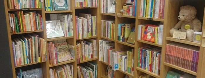 PAPER WALL is one of 東京の本屋.