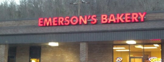Emerson's Bakery is one of สถานที่ที่ Matt ถูกใจ.