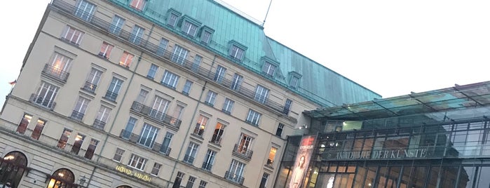 Hotel Adlon Kempinski Berlin is one of Lugares favoritos de Tulin.