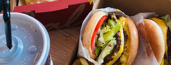 The California Burger is one of Lugares favoritos de LAT.