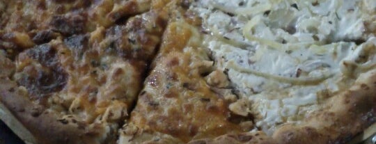 Pizza na Pedra is one of Locais salvos de Murilo.