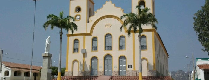 Igreja Matriz de Nossa Senhora da Guia is one of Lugares apaixonantes.