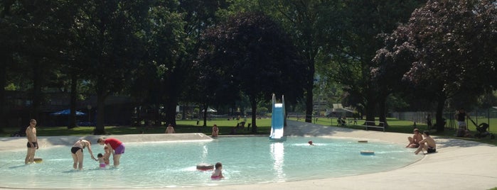 Piscine Bellinzona is one of สถานที่ที่ Dirk ถูกใจ.