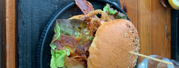 Badal Burger is one of Sarah : понравившиеся места.