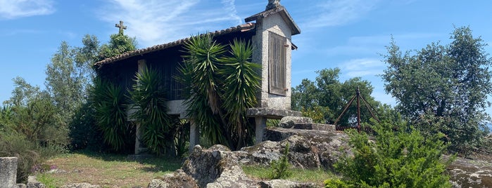 Dona Elvira is one of Restaurantes.