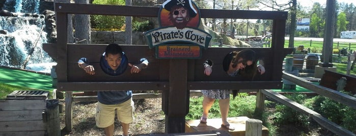 Pirate's Cove Adventure Golf is one of Lugares favoritos de Randee.