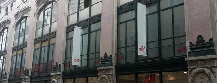 H&M is one of Victoriiаさんのお気に入りスポット.